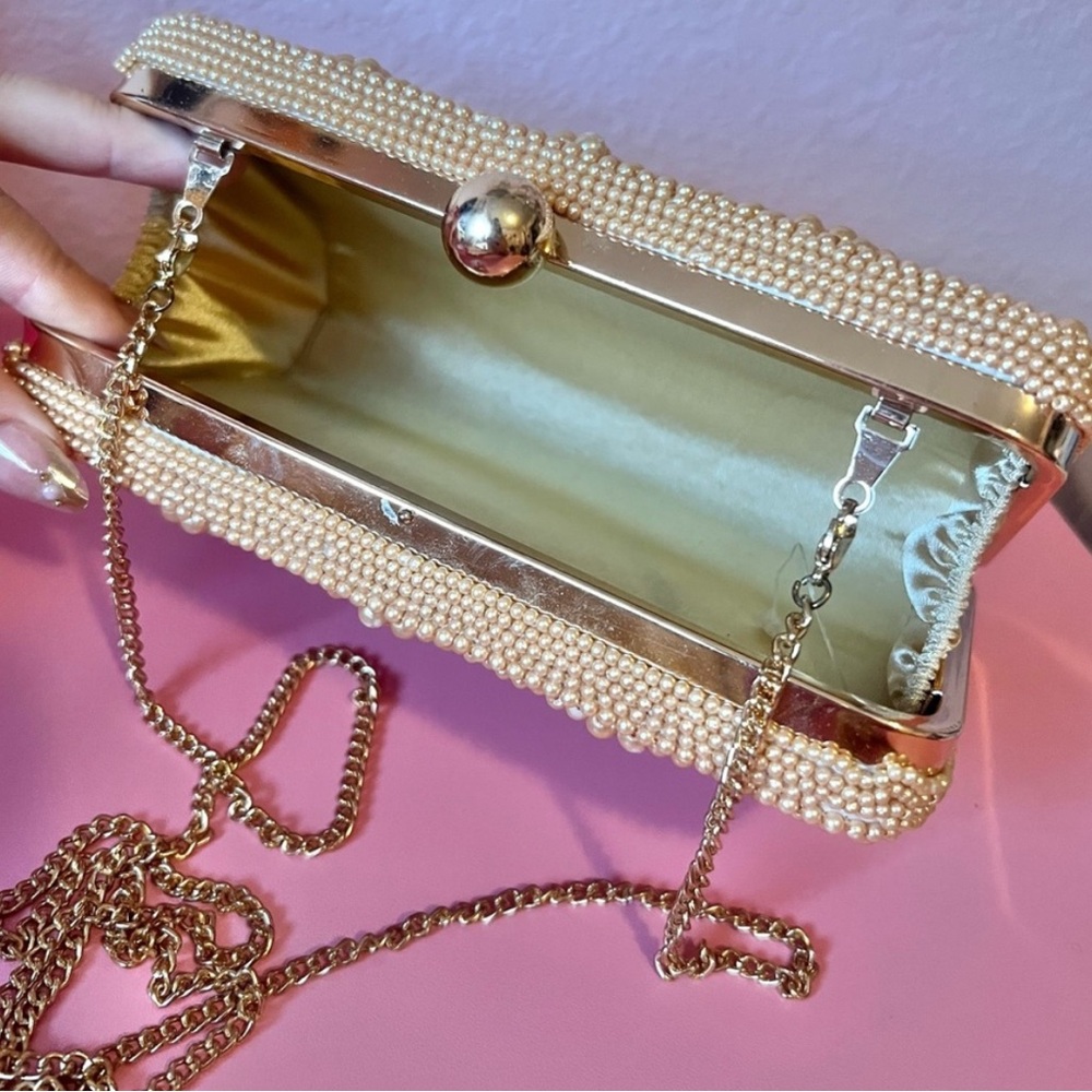 Gold Scallop Pearl Clutch Purse with Detachable Chain - Picture 10 of 12